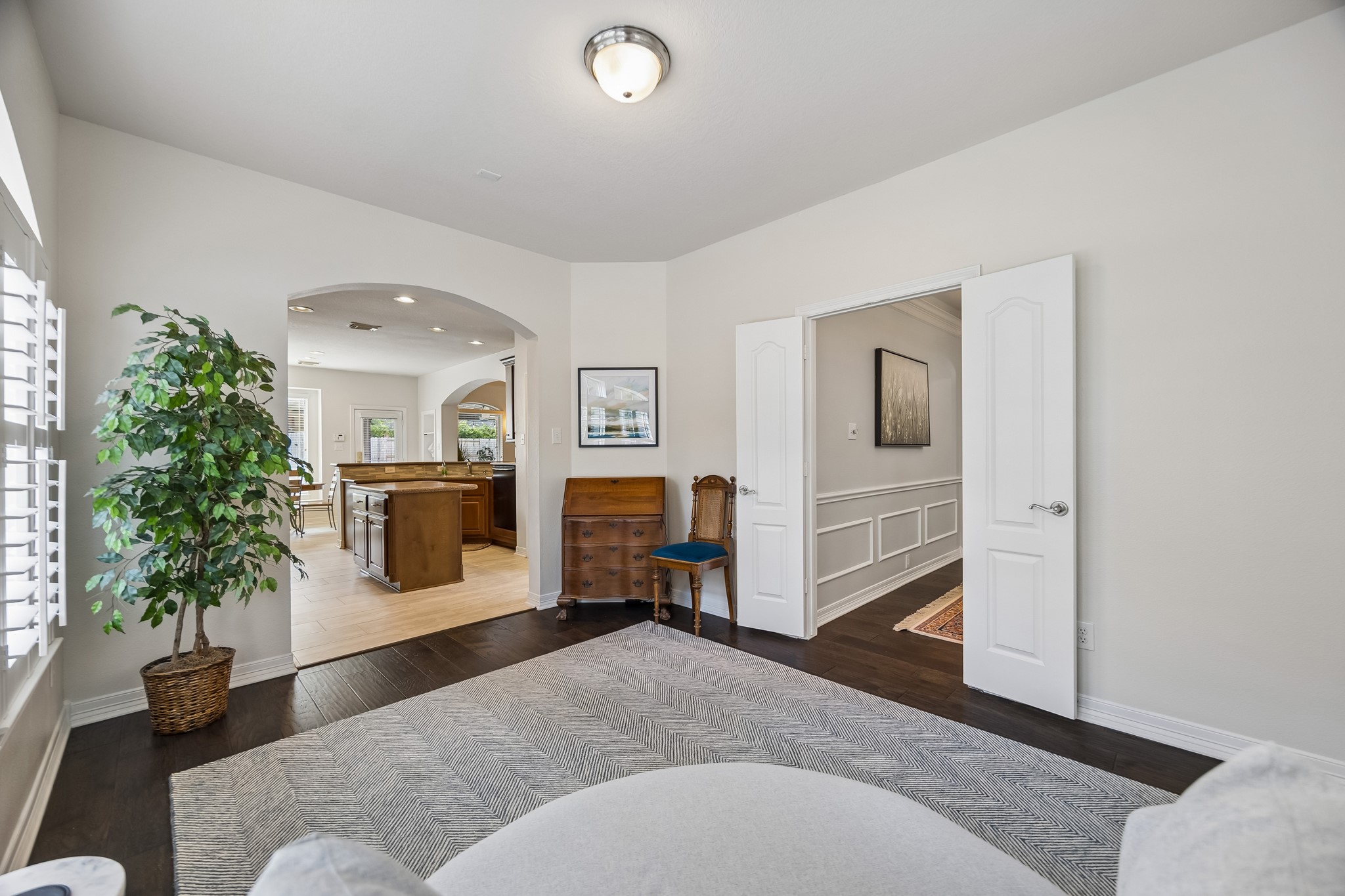 5718 Brennan Ridge Lane Katy, TX 77450 - Photo 14 of 42 ENDLESS POSSIBILITIES: Whether you need a productive workspace, a cozy lounge, or a dedicated playroom, this light-filled flex space offers the versatility today’s homeowners are looking for.