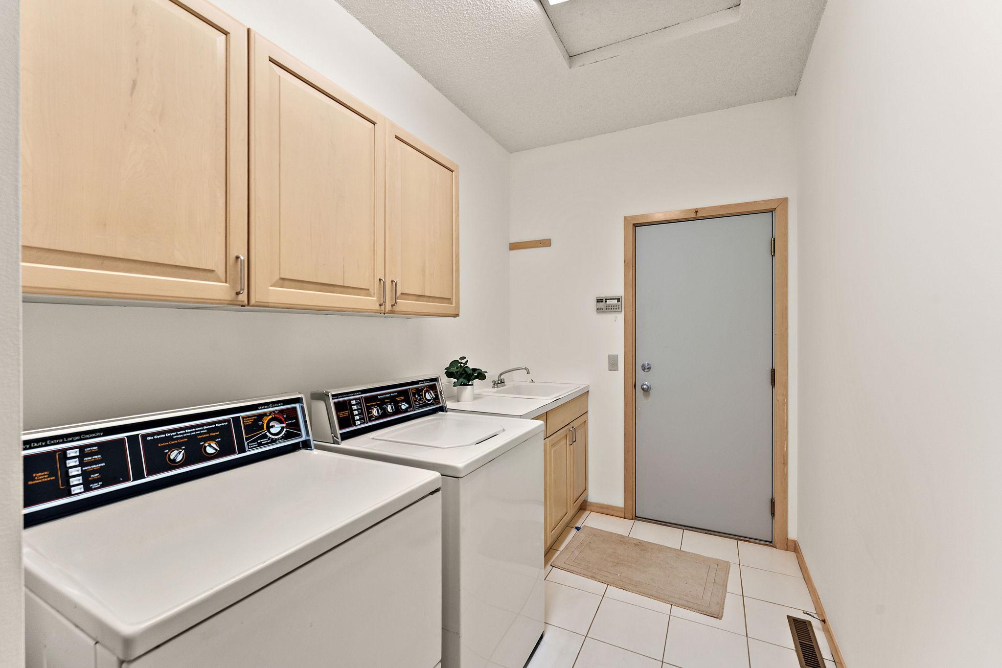 8914 Hilloway Road Eden Prairie, MN 55347 - Photo 30 of 45