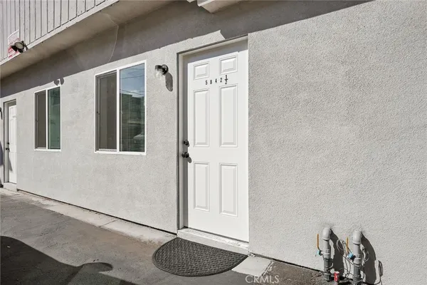 $1,695 | 5842 Lexington Avenue, Hollywood, CA 90038
