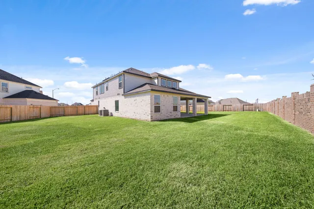 a view of a house with backyard and garden