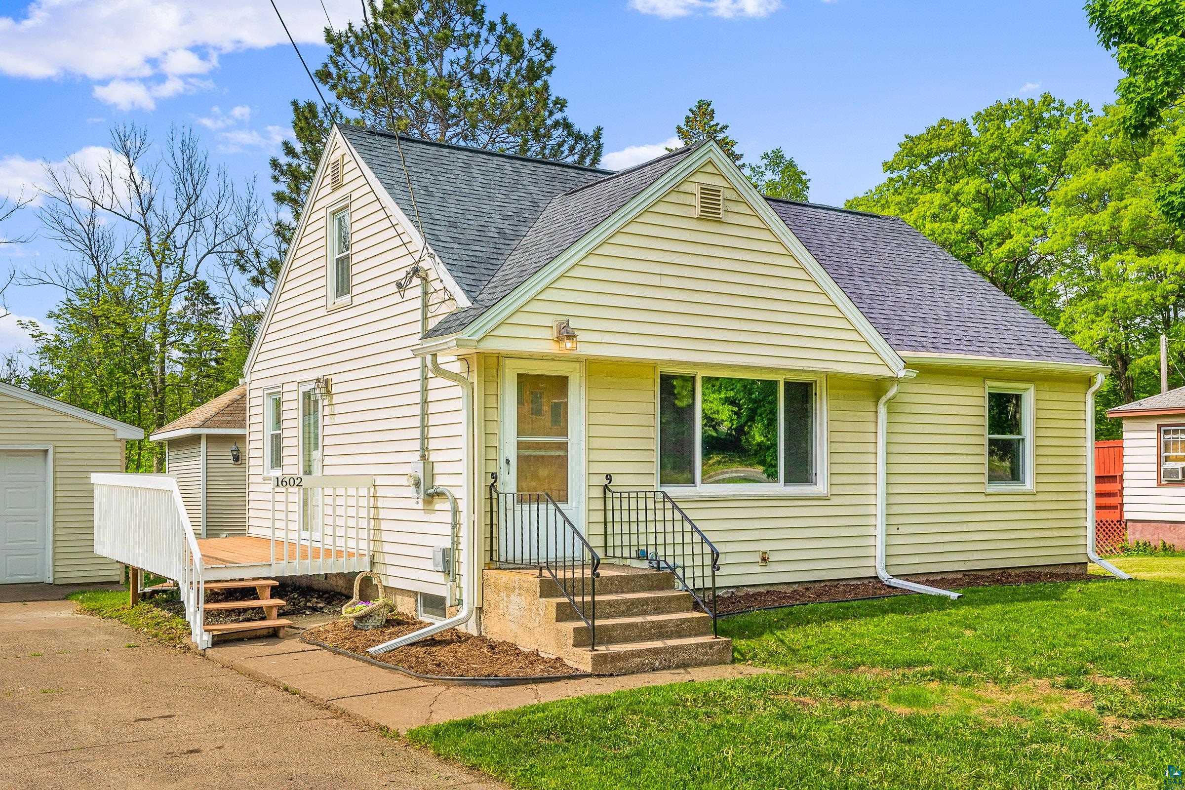 1602 Linzie Road Duluth, MN 55811 - Photo 2 of 29