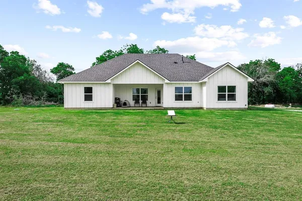 $585,000 | 1350 County Road 4040, Ector, TX 75439