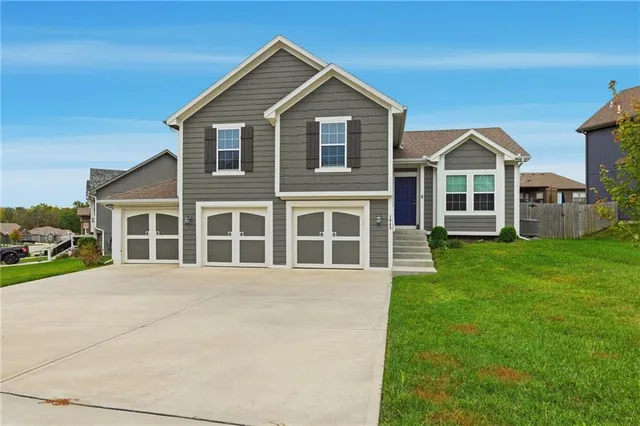 $390,000 | 1043 East 14th Street, Kearney, MO 64060