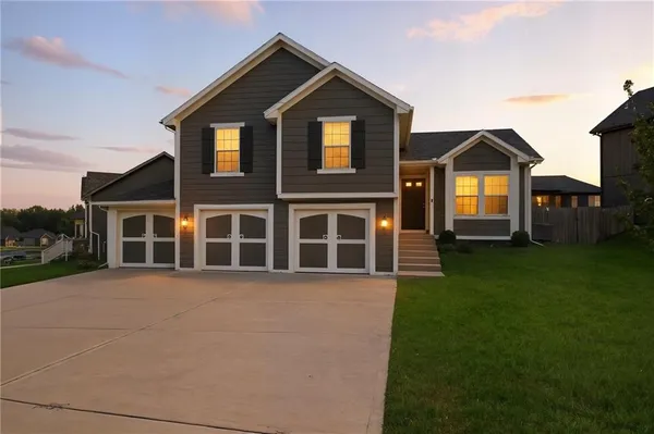 1043 East 14th Street, Kearney, MO 64060