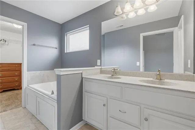 $390,000 | 1043 East 14th Street, Kearney, MO 64060