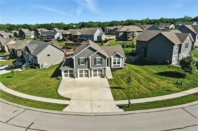 $390,000 | 1043 East 14th Street, Kearney, MO 64060