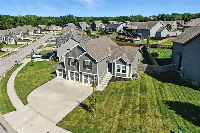 $390,000 | 1043 East 14th Street, Kearney, MO 64060