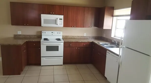 $2,195 | 5700 Grant Street, Unit 5700, Hollywood, FL 33021