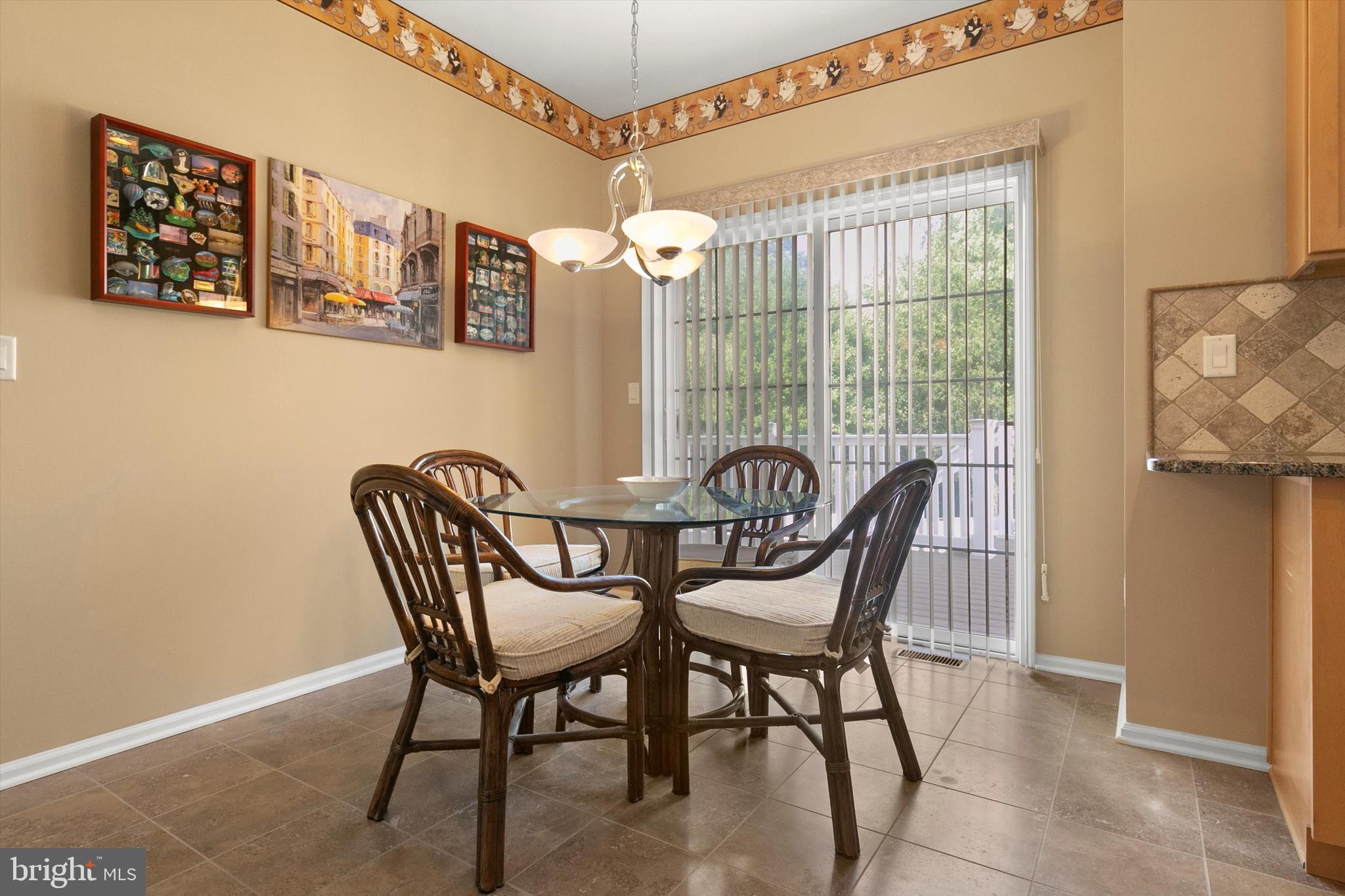 25 Creekside Trail Delran, NJ 08075 - Photo 14 of 34 Breakfast Area
