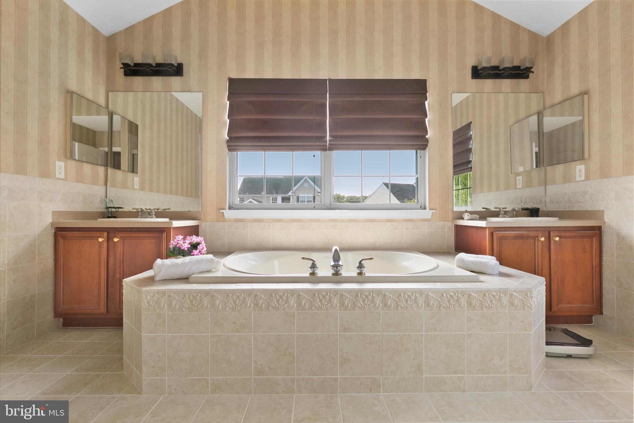 25 Creekside Trail Delran, NJ 08075 - Photo 19 of 34 Primary Bathroom