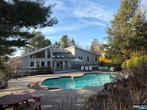 $1,485,000 | 8 Union Hill Road, Denville, NJ 07834