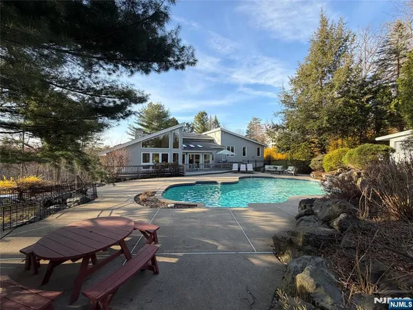 $1,485,000 | 8 Union Hill Road, Denville, NJ 07834
