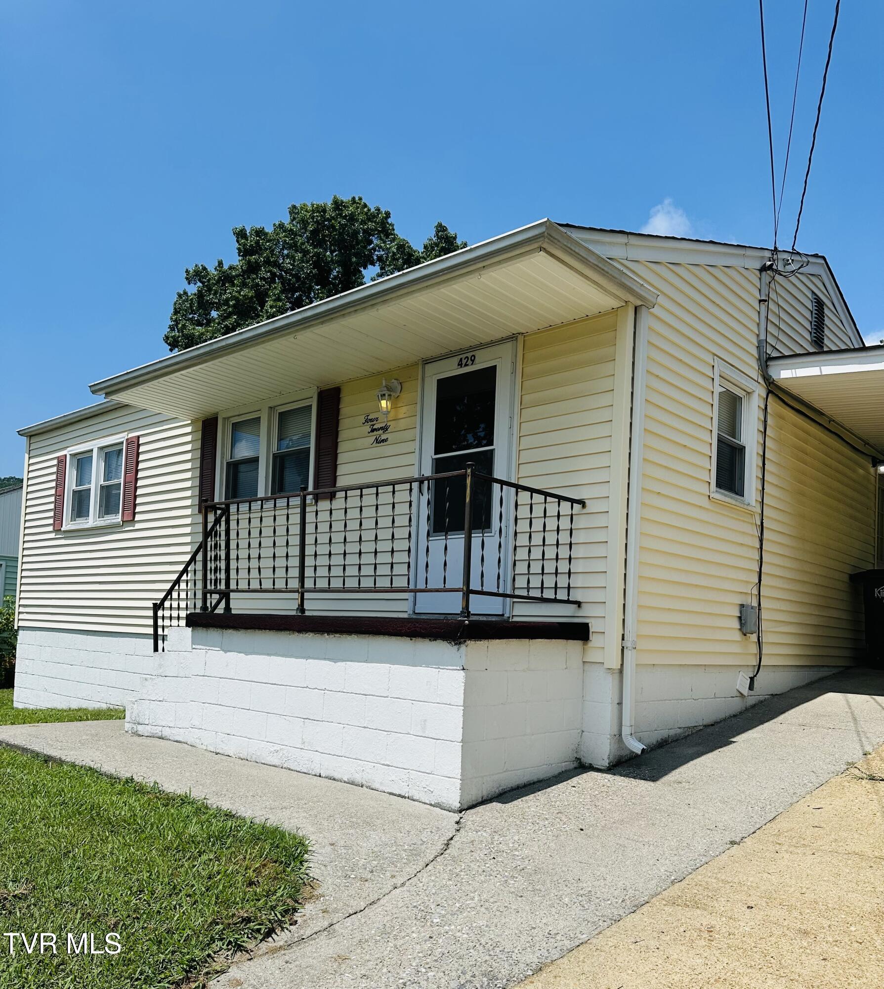 429 Wilma Street Kingsport, TN 37665 - Photo 1 of 28 IMG_1035