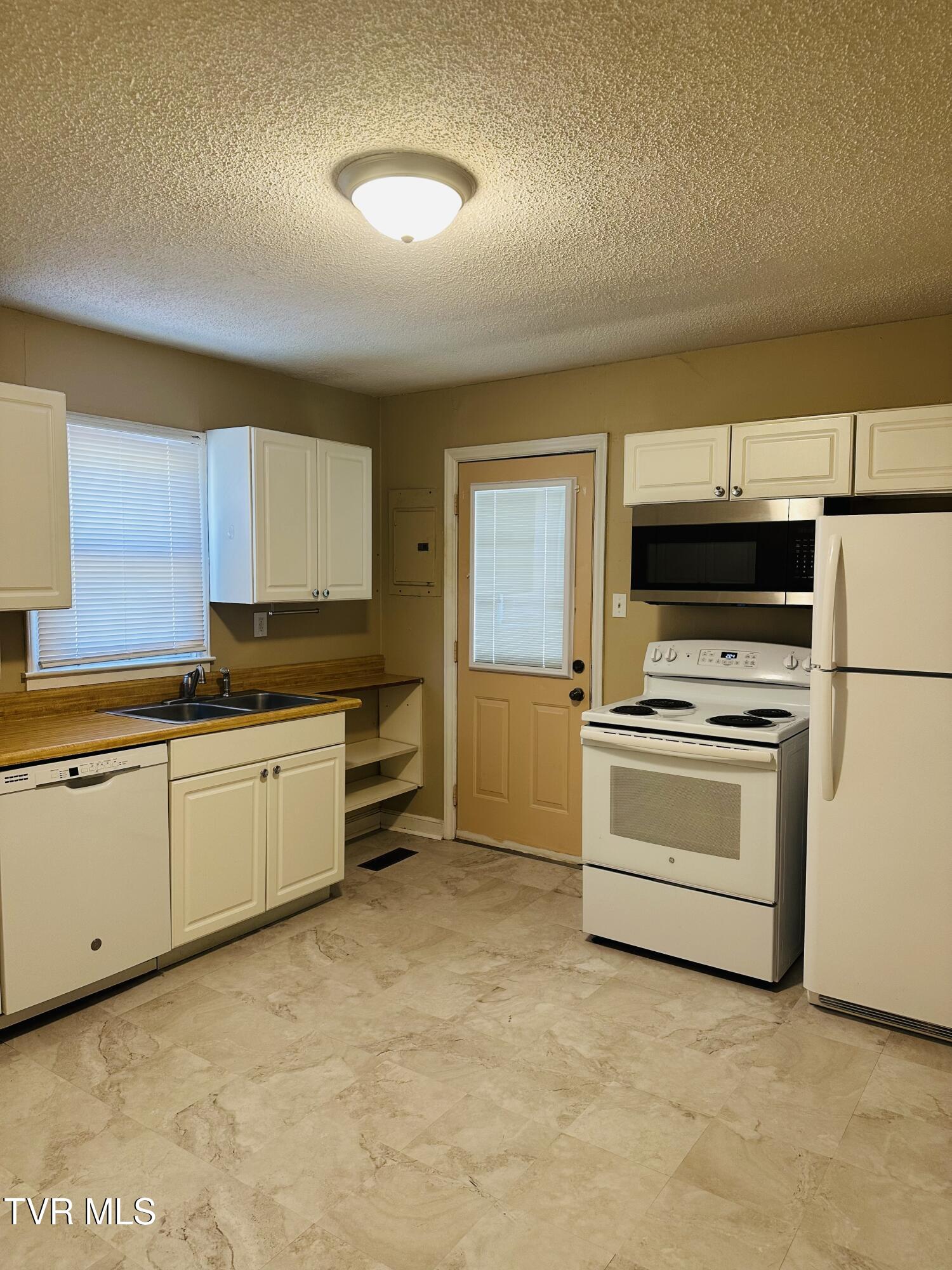 429 Wilma Street Kingsport, TN 37665 - Photo 15 of 28 Kitchen