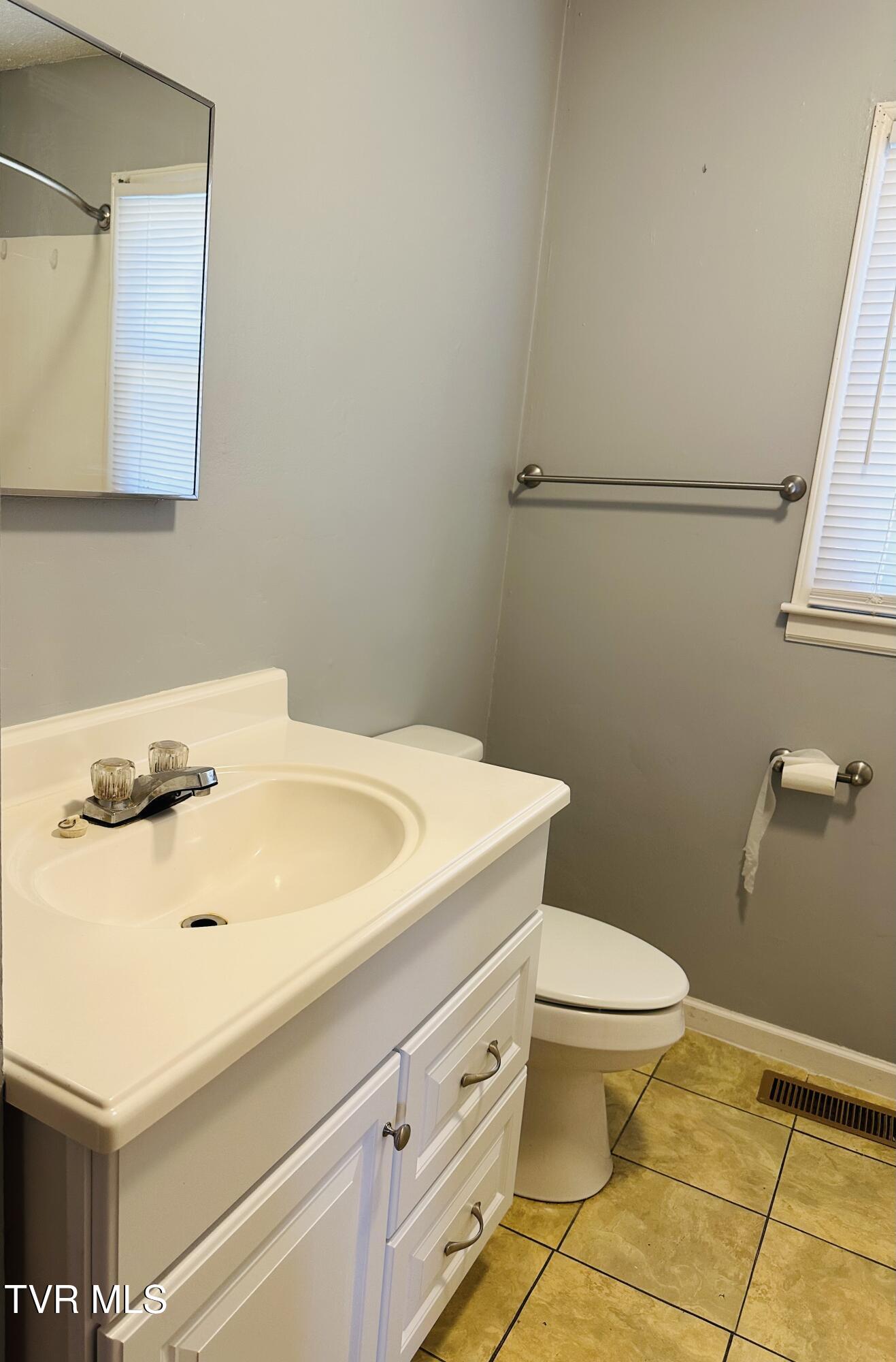 429 Wilma Street Kingsport, TN 37665 - Photo 21 of 28 Full Bath