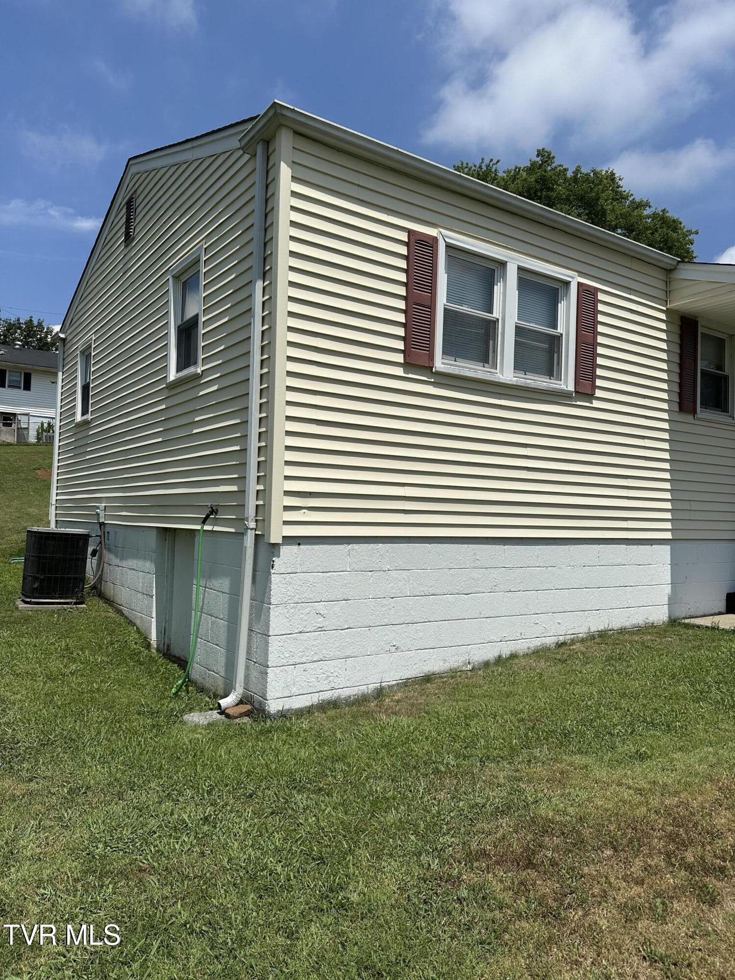 429 Wilma Street Kingsport, TN 37665 - Photo 25 of 28 exterior side