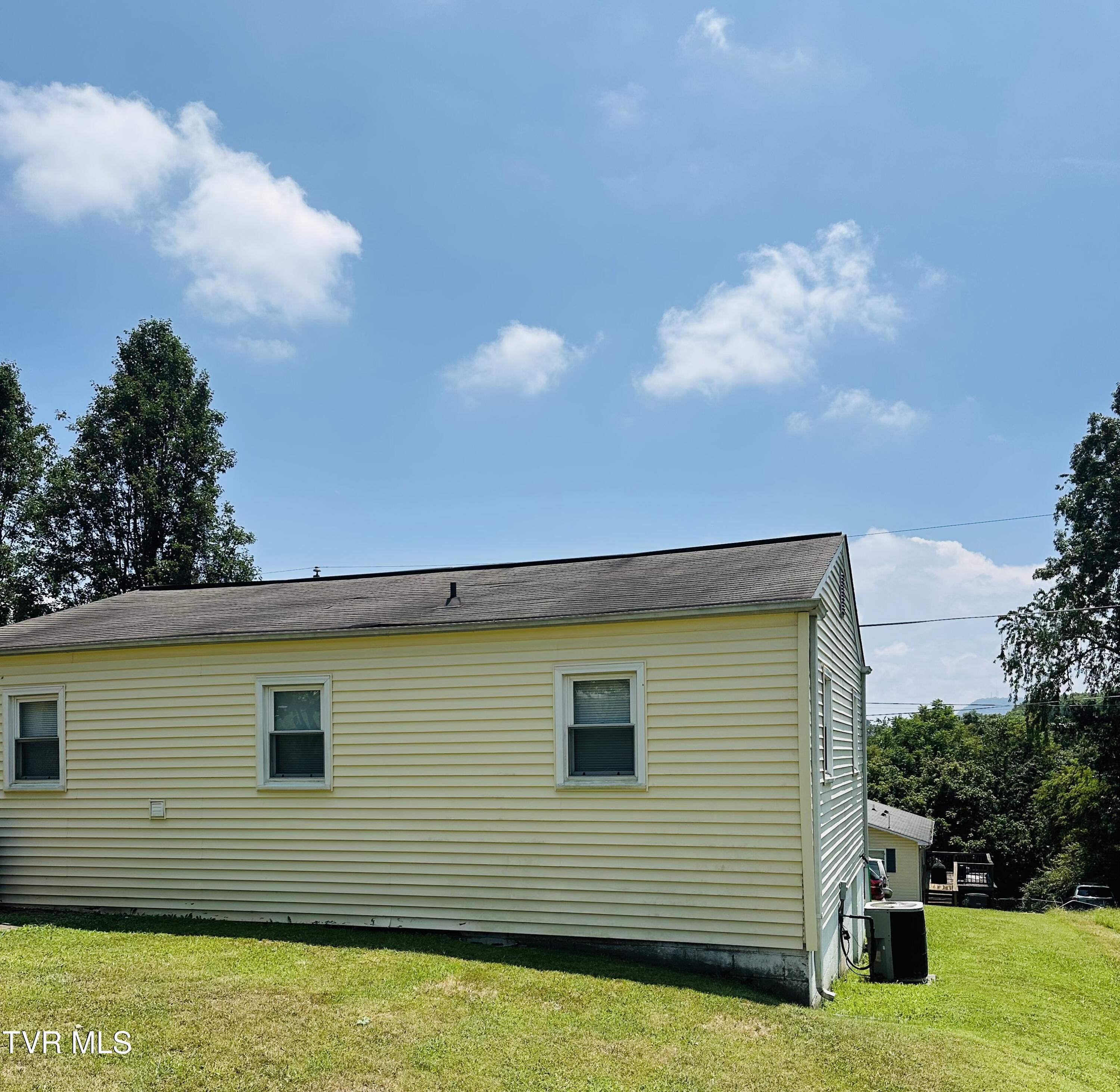 429 Wilma Street Kingsport, TN 37665 - Photo 26 of 28 exterior side