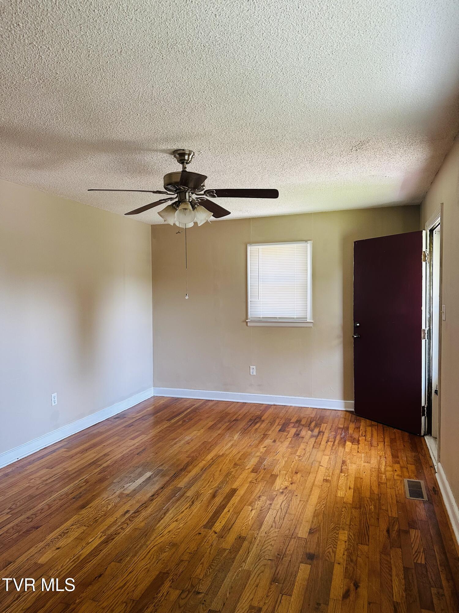 429 Wilma Street Kingsport, TN 37665 - Photo 4 of 28 Living