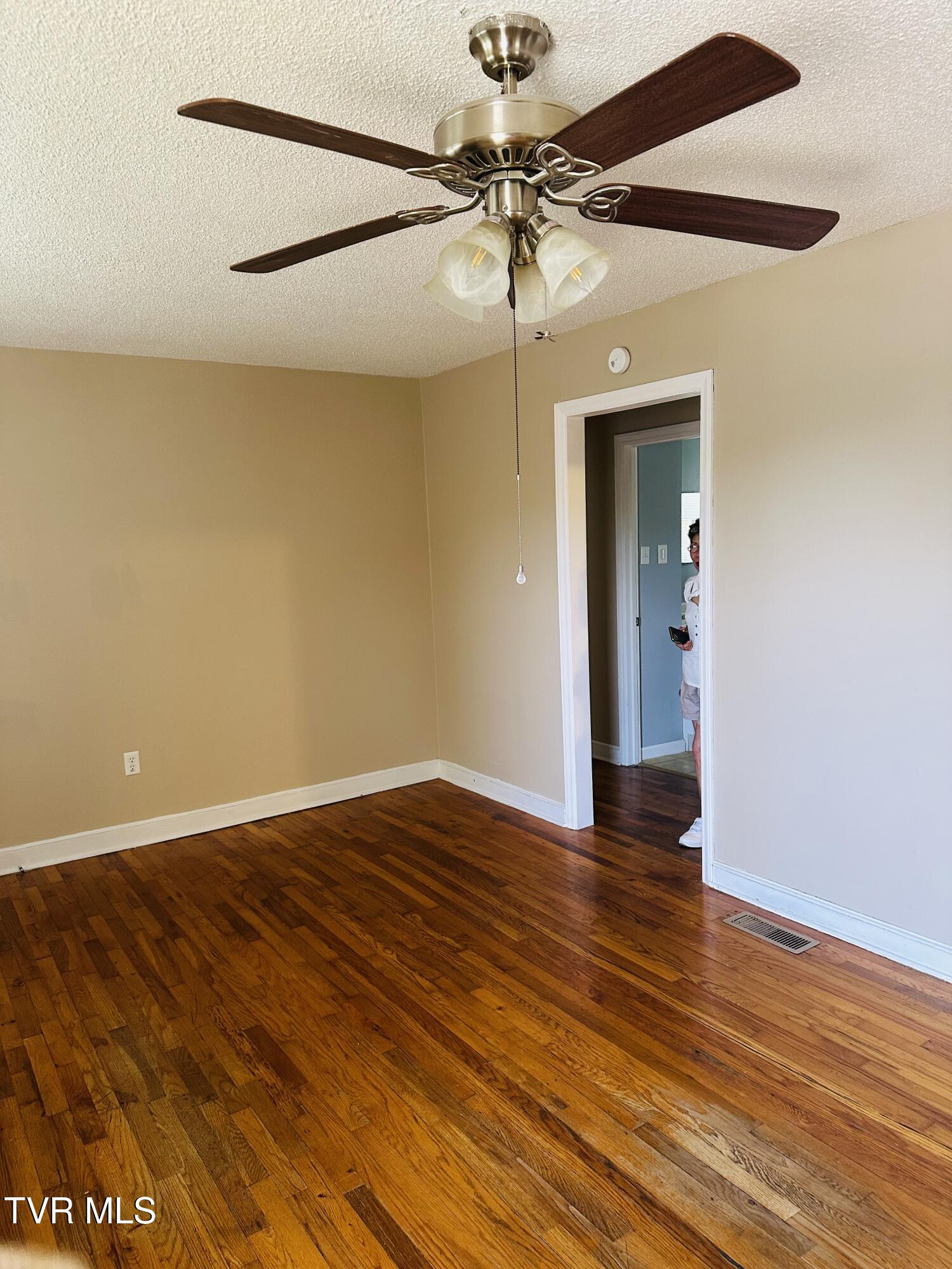 429 Wilma Street Kingsport, TN 37665 - Photo 5 of 28 Living