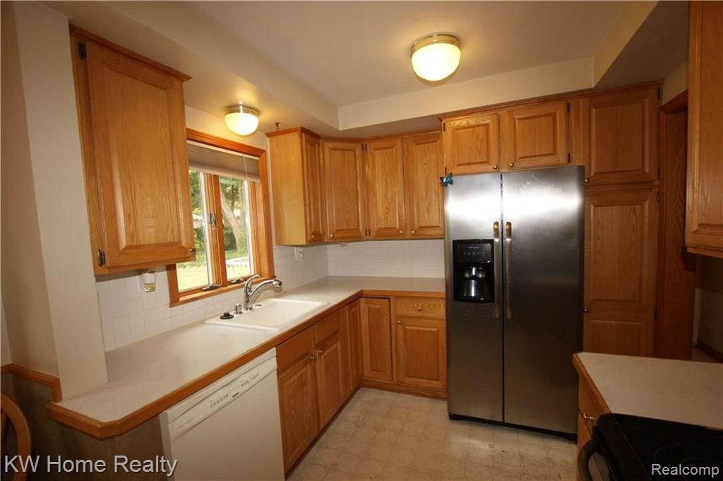 28035 Hawberry Road Farmington Hills, MI 48331 - Photo 16 of 38