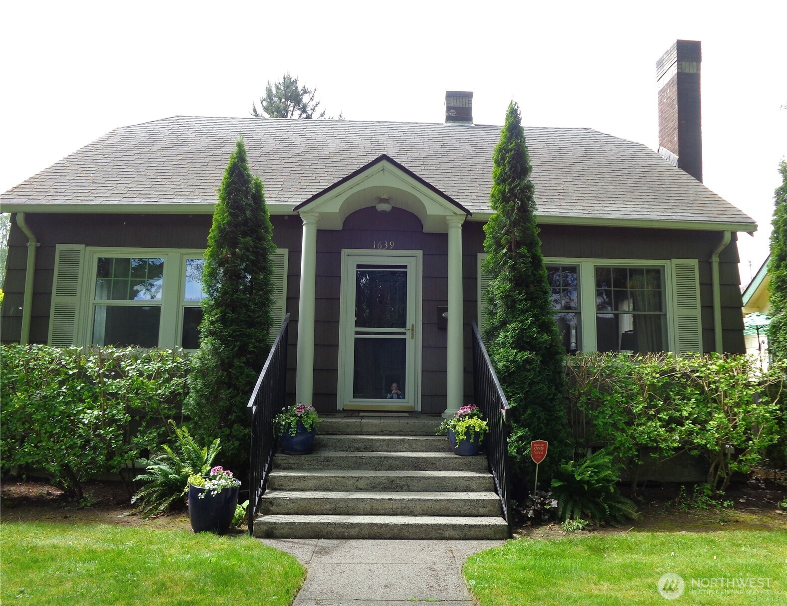 1639 22nd Avenue Longview, WA 98632 - Photo 1 of 35 a front view of a house with a yard