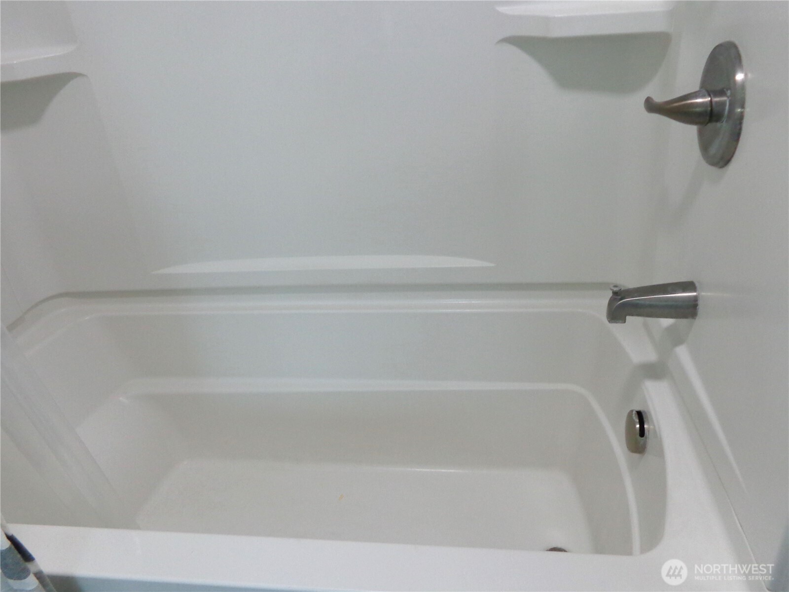 1639 22nd Avenue Longview, WA 98632 - Photo 15 of 35 a close view of a bathtub in bathroom