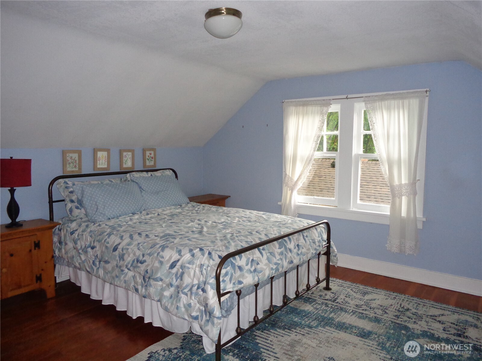 1639 22nd Avenue Longview, WA 98632 - Photo 21 of 35 a bedroom with a bed and a window