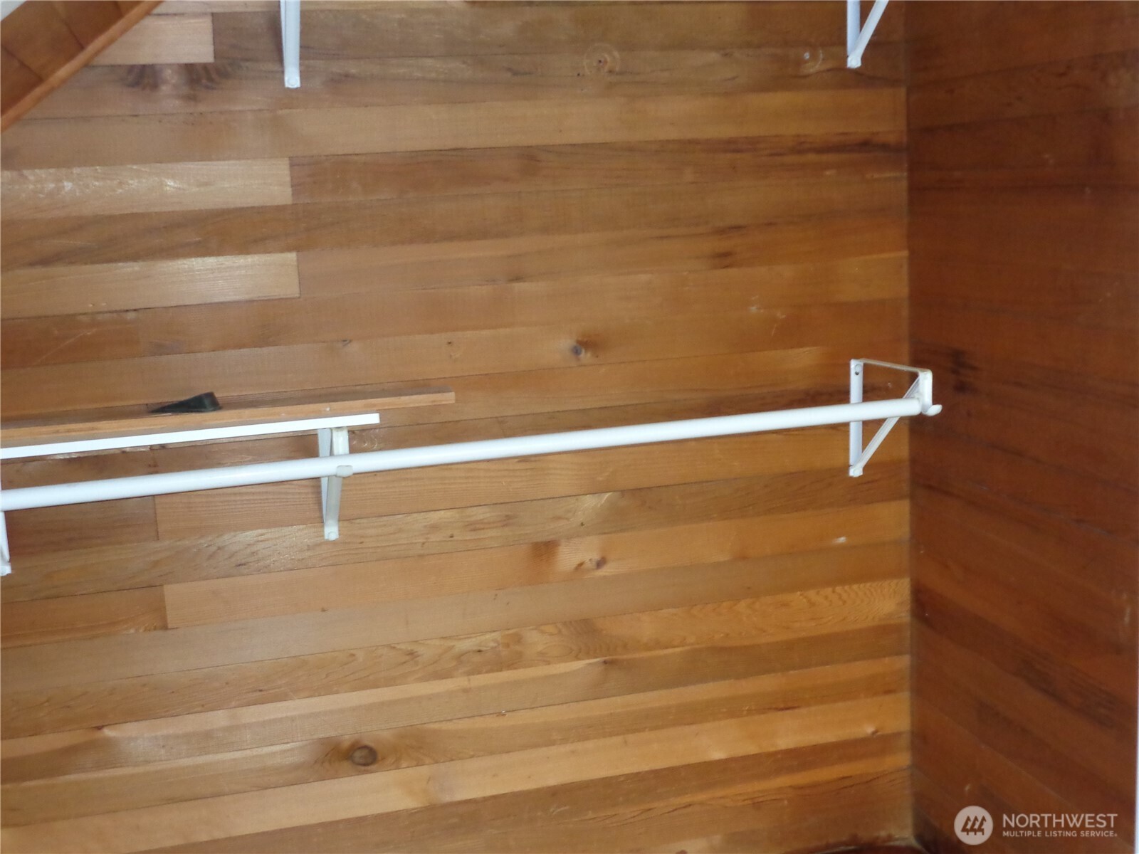 1639 22nd Avenue Longview, WA 98632 - Photo 24 of 35 a close up of a shower