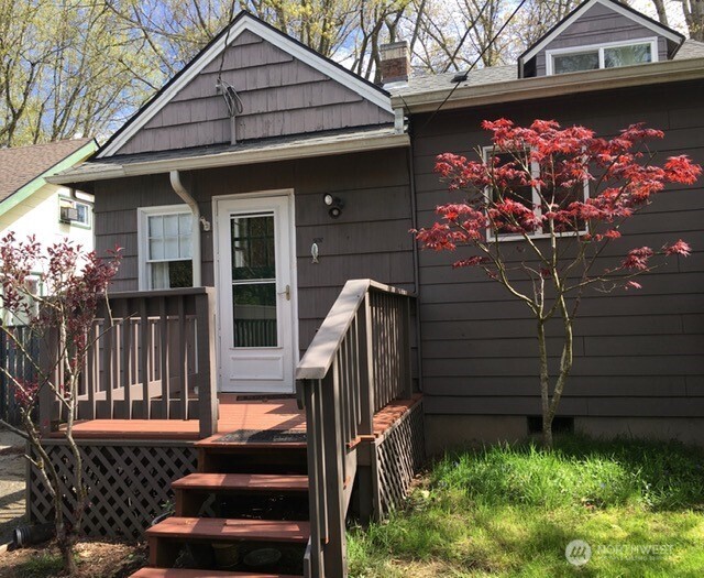 1639 22nd Avenue Longview, WA 98632 - Photo 29 of 35 a front view of a house with a garden