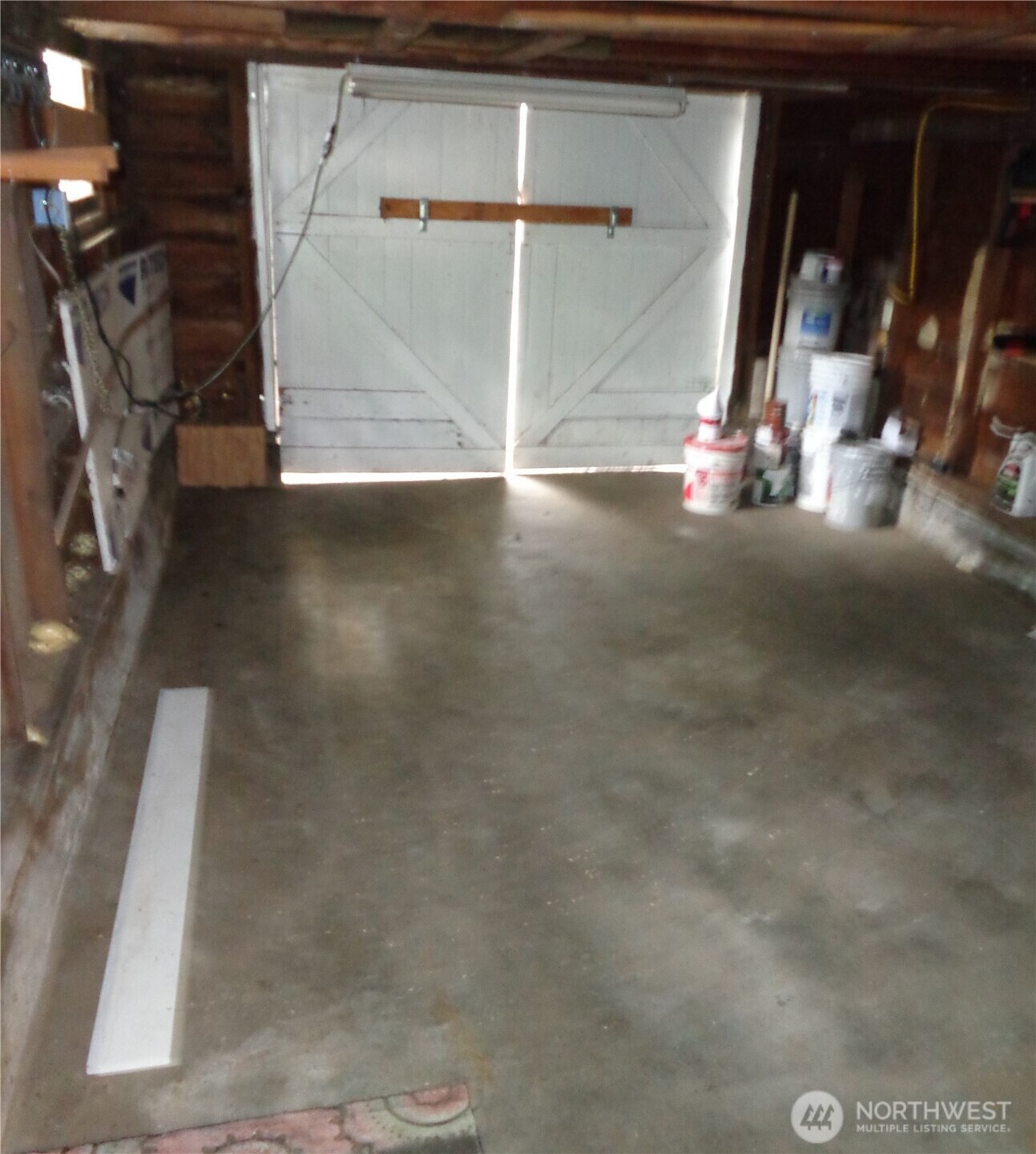 1639 22nd Avenue Longview, WA 98632 - Photo 34 of 35 a view of a room with wooden floor