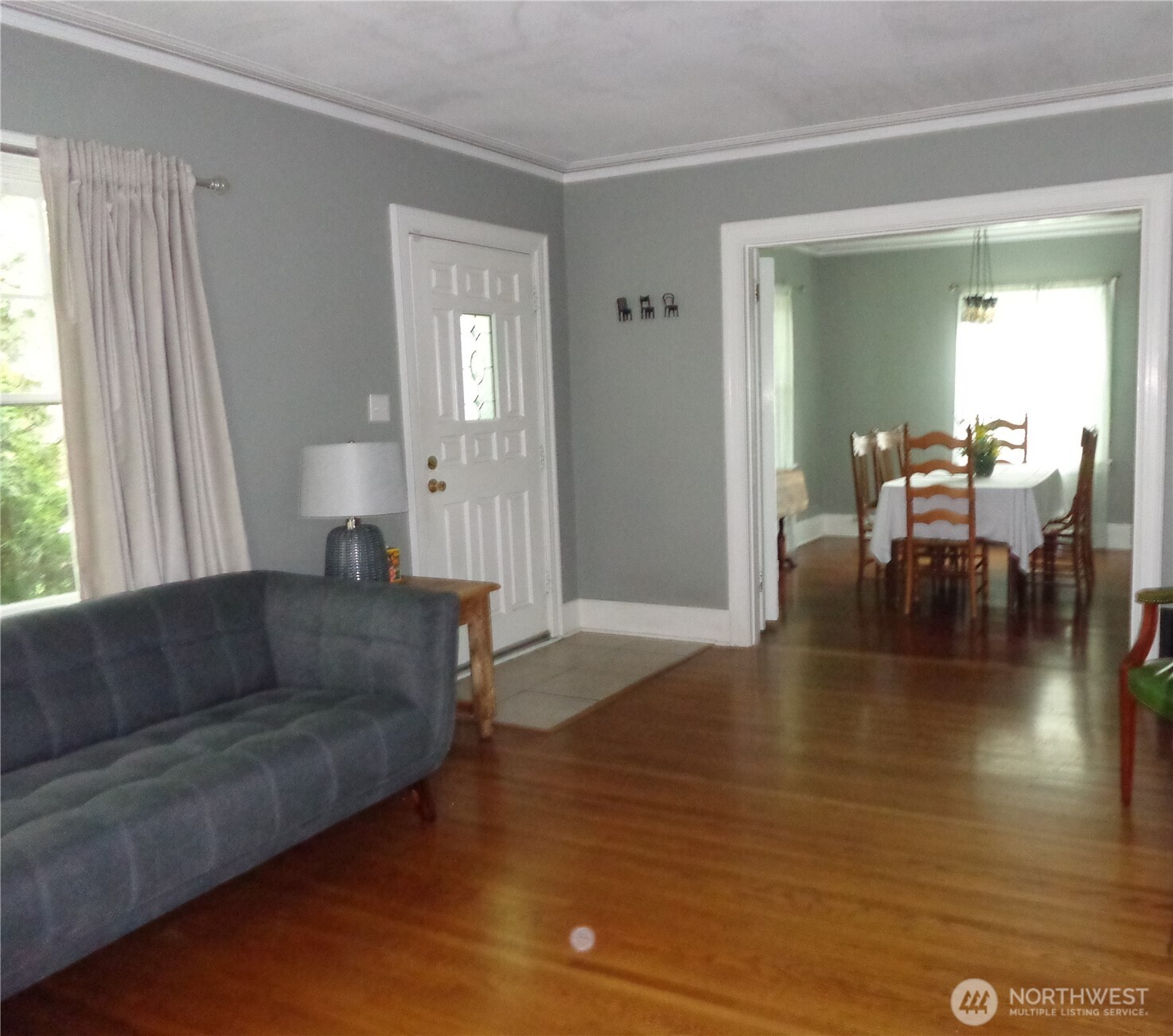 1639 22nd Avenue Longview, WA 98632 - Photo 4 of 35 a living room with furniture and a large window