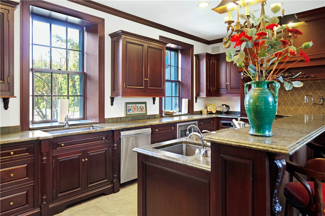 443 Bellevue Avenue Newport, RI 02840 - Photo 19 of 49