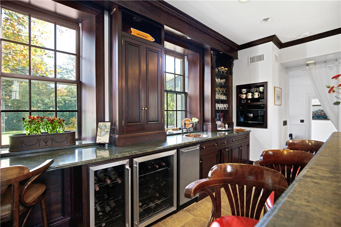 443 Bellevue Avenue Newport, RI 02840 - Photo 21 of 49