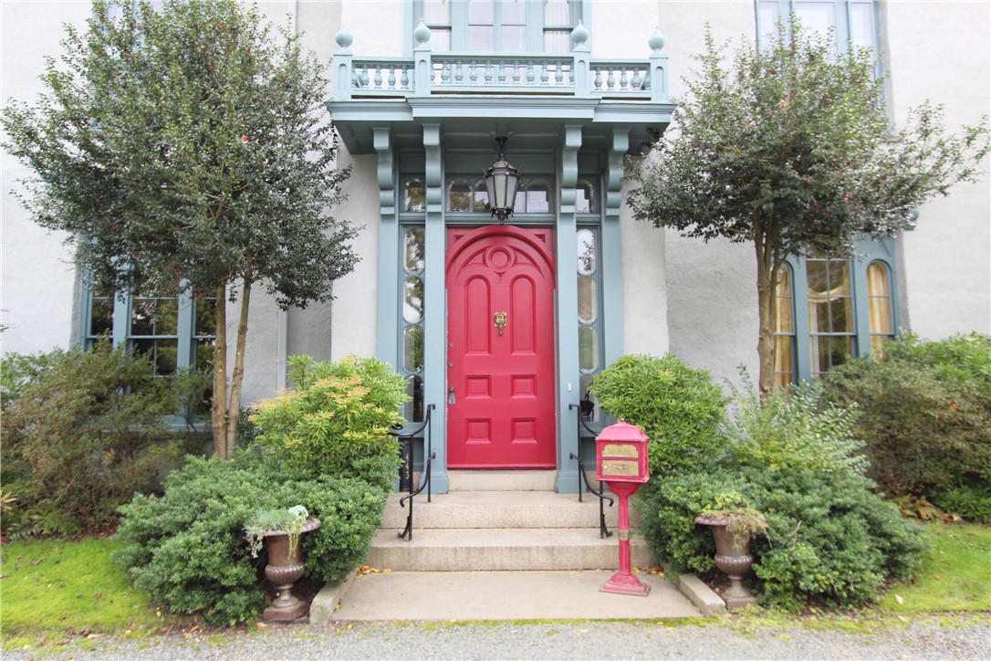 443 Bellevue Avenue Newport, RI 02840 - Photo 3 of 49 Main Entrance.