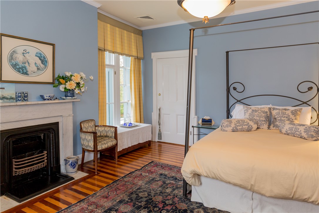 443 Bellevue Avenue Newport, RI 02840 - Photo 32 of 49 Blue guest room w/queen bed.