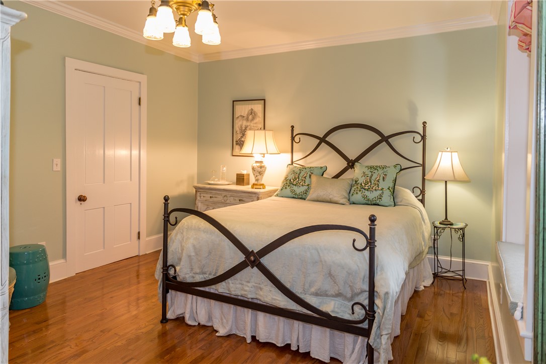 443 Bellevue Avenue Newport, RI 02840 - Photo 36 of 49 Guest suite: new wing addition w/en suite bath and steam shower.