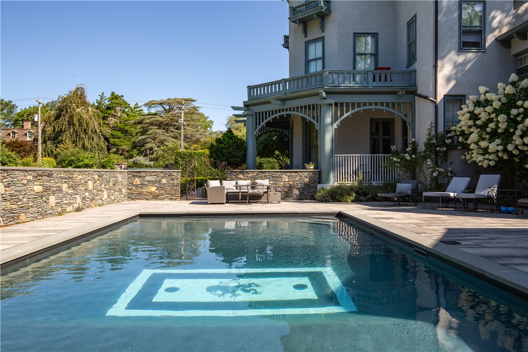 443 Bellevue Avenue Newport, RI 02840 - Photo 46 of 49