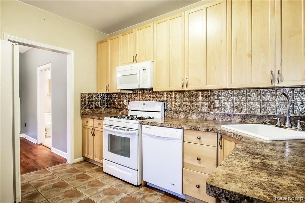30004 Milford Road New Hudson, MI 48165 - Photo 10 of 40