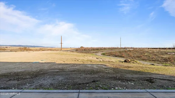 $1,450,000 | 3858 Zillah Drive East, Zillah, WA 98953