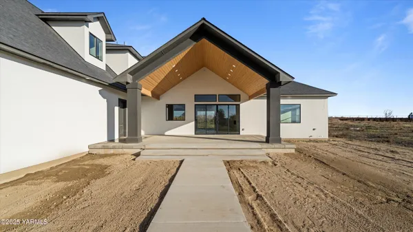 $1,450,000 | 3858 Zillah Drive East, Zillah, WA 98953