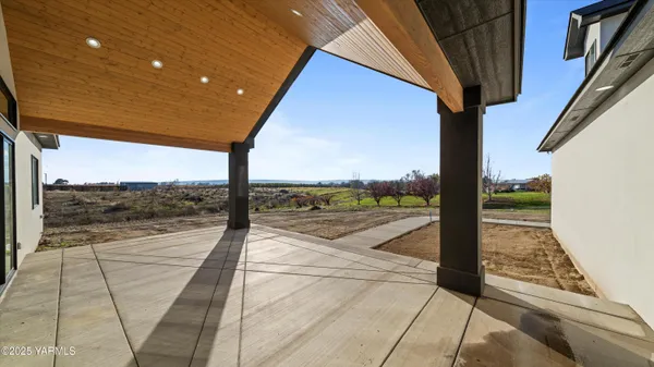 $1,450,000 | 3858 Zillah Drive East, Zillah, WA 98953