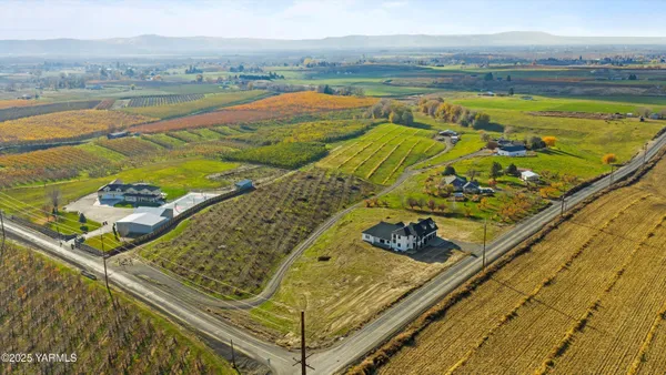 $1,450,000 | 3858 Zillah Drive East, Zillah, WA 98953