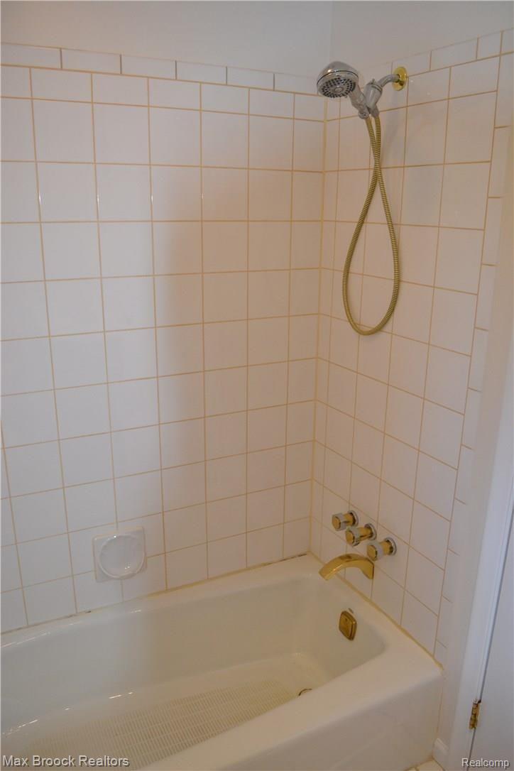 1633 Graefield Road Birmingham, MI 48009 - Photo 11 of 16 DSC_0194.JPG
