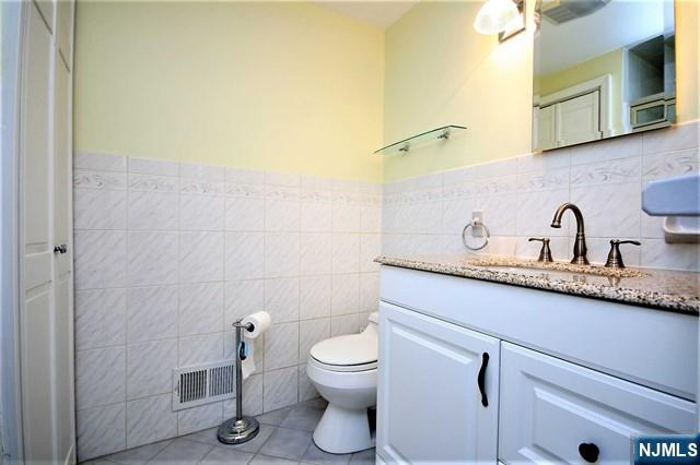 153 Sunset Lane Tenafly, NJ 07670 - Photo 10 of 19