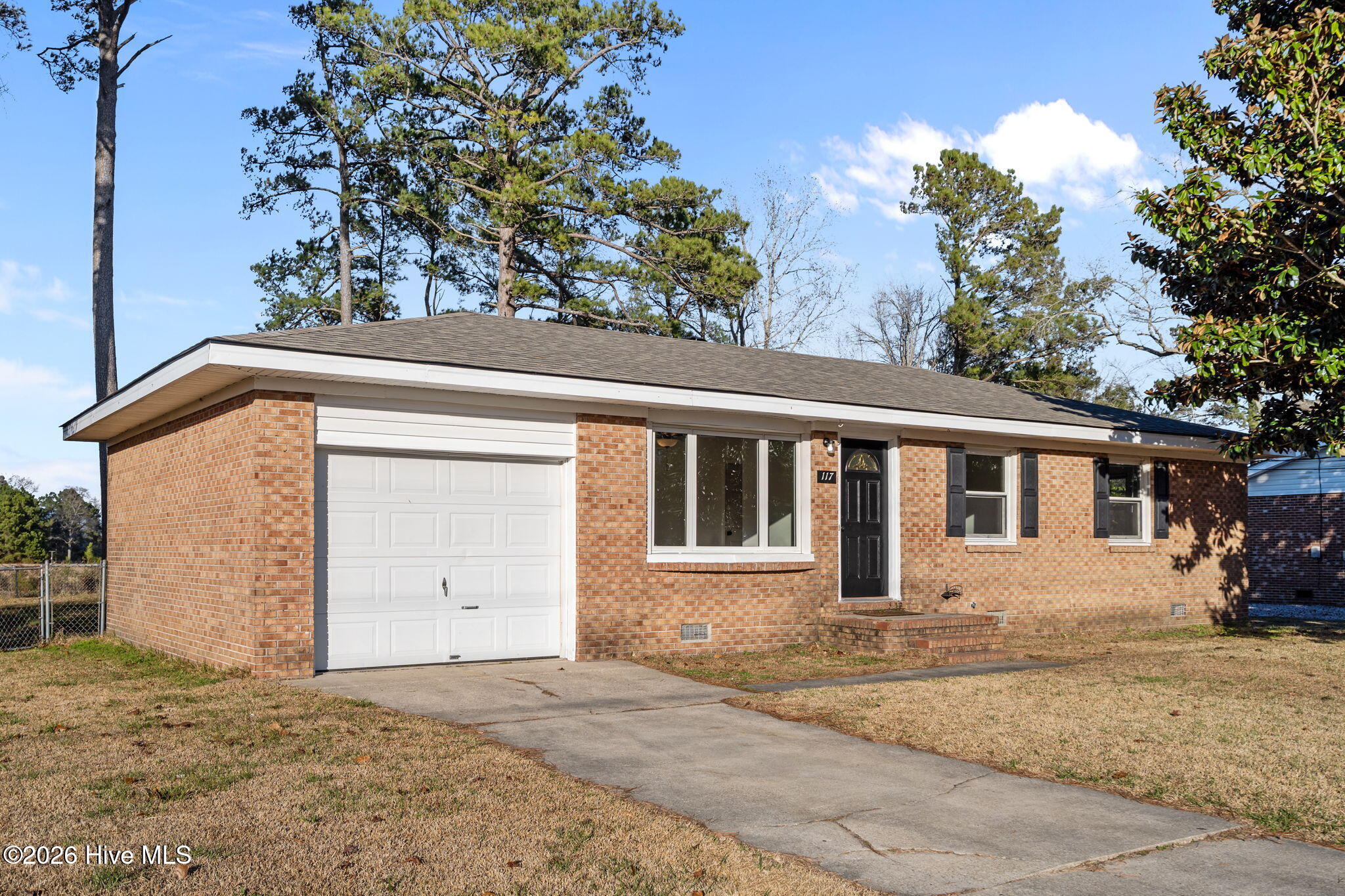 117 Sheffield Road Jacksonville, NC 28546 - Photo 2 of 28 2-web-or-mls-02