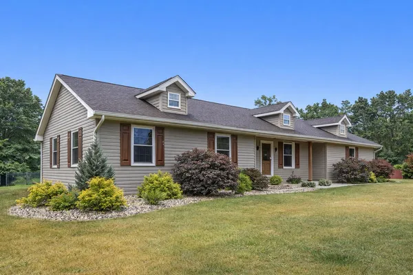 $580,000 | 71423 State Line Drive, Union, MI 49130