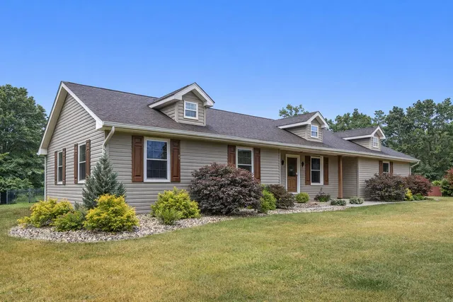 $635,000 | 71423 State Line Drive, Union, MI 49130