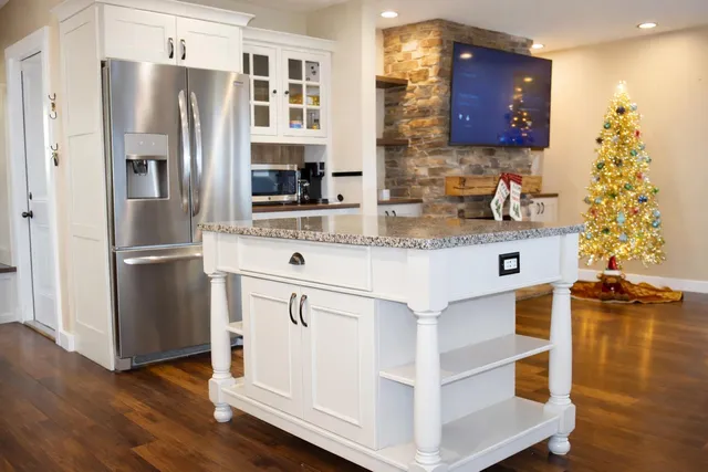 $635,000 | 71423 State Line Drive, Union, MI 49130