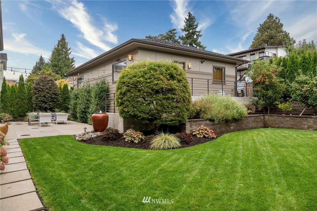 212 5th Avenue West Kirkland, WA 98033 - Photo 3 of 36 a view of a chair and table in back yard of the house
