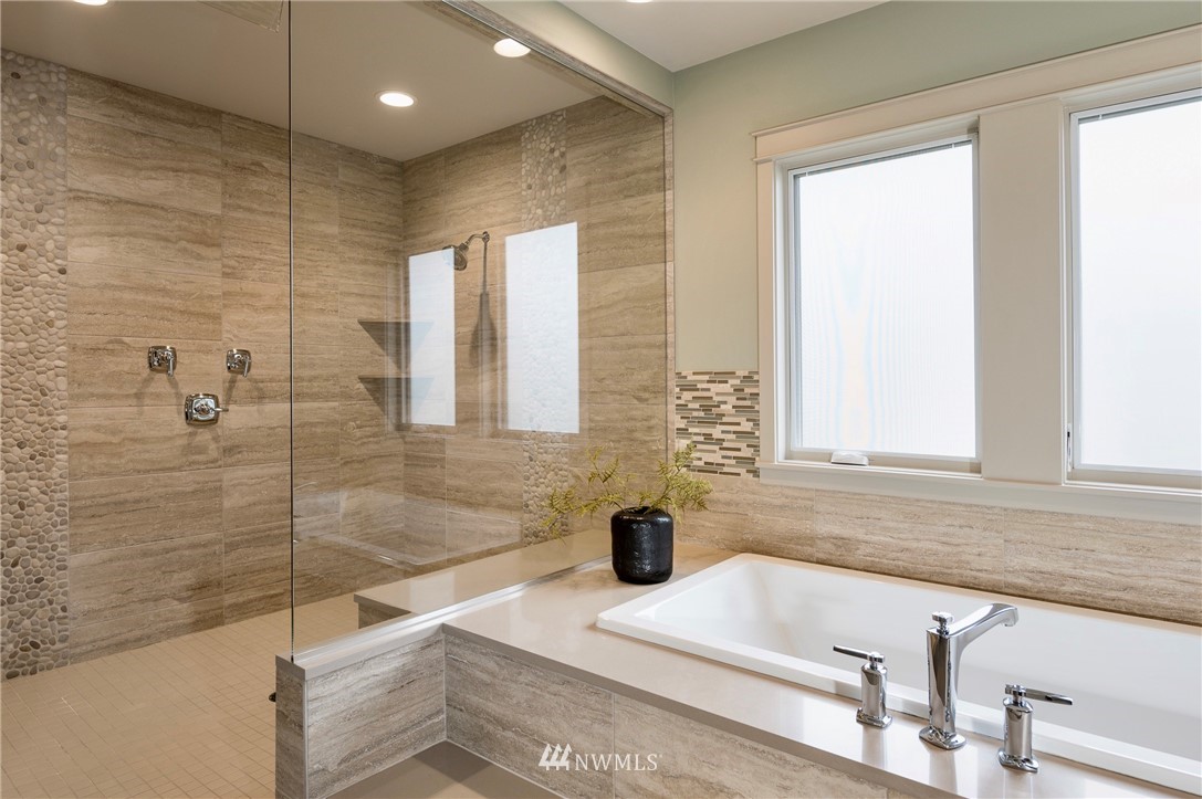 212 5th Avenue West Kirkland, WA 98033 - Photo 28 of 36 a bathroom with a bathtub and a sink